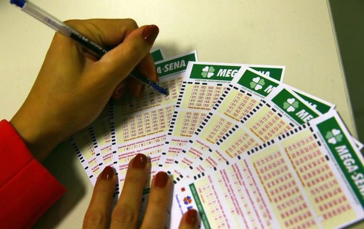 Mega-Sena acumula pela 9ª vez e prêmio vai a R$ 100 milhões