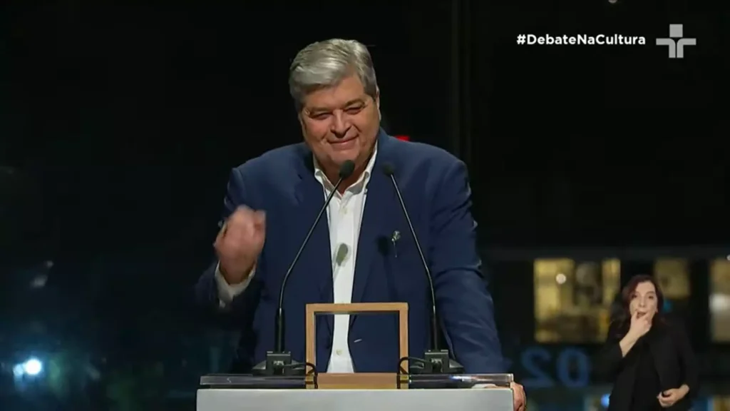 Cadeirada histórica – “Infelizmente, eu perdi a cabeça”, diz Datena após agredir Pablo Marçal
