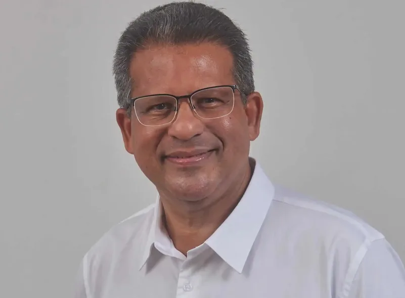 Flertes com a extrema direita e desrespeito ao espaço sagrado