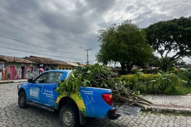 Força-tarefa em Porto Seguro atua na recuperação de vias em Arraial d’Ajuda após temporais