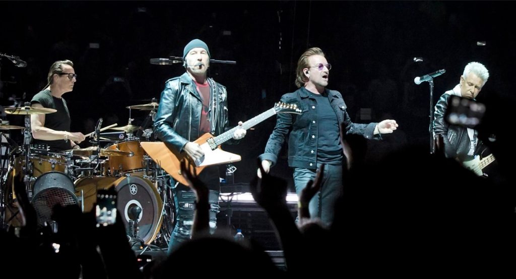 Bono e a banda U2 no Brasil 2027 durante show da nova turnê mundial